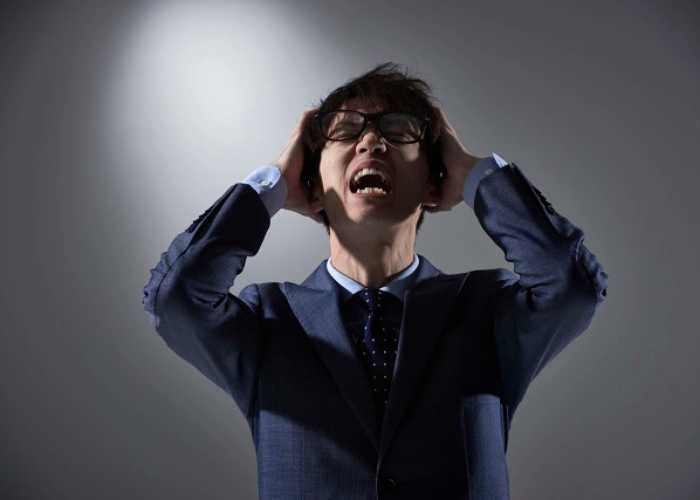 情緒低落憂郁，易暴躁生氣，難以入眠